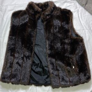 Giacca can faux fur front zip vest.